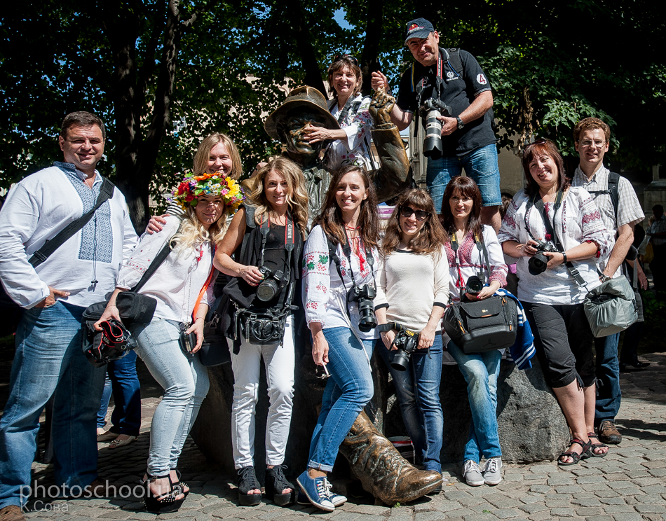 Фототур до Львова.  Скульптури Львова.  Никифор Епіфаній Дровняк.  Всесвітньо відомий український художник Лемківщини
