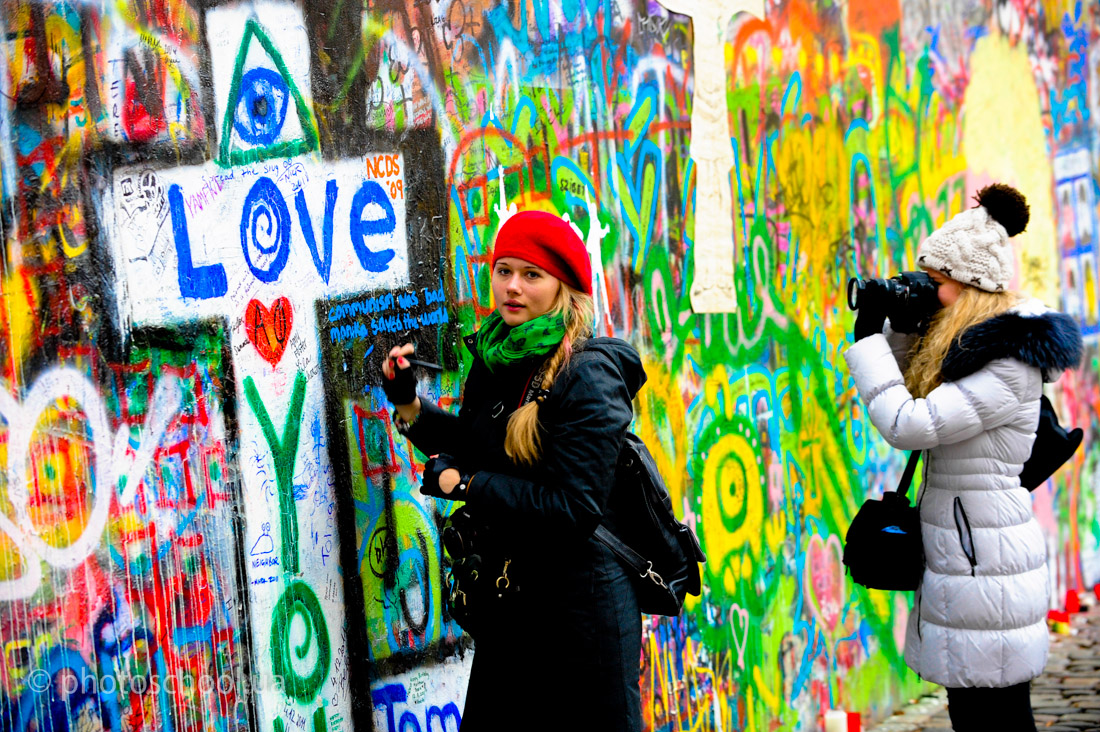 Прага. Стена Джона Леннона. The famous Lennon wall in Prague