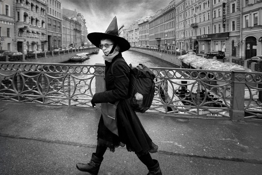 Вулична фотографія з виразним людським характером