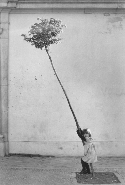 Photo by Sabine Weiss