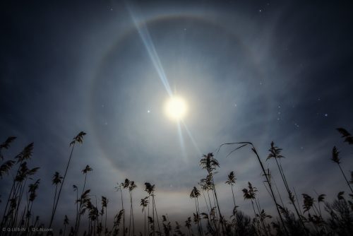 Moon clock -unusual full moon halo light